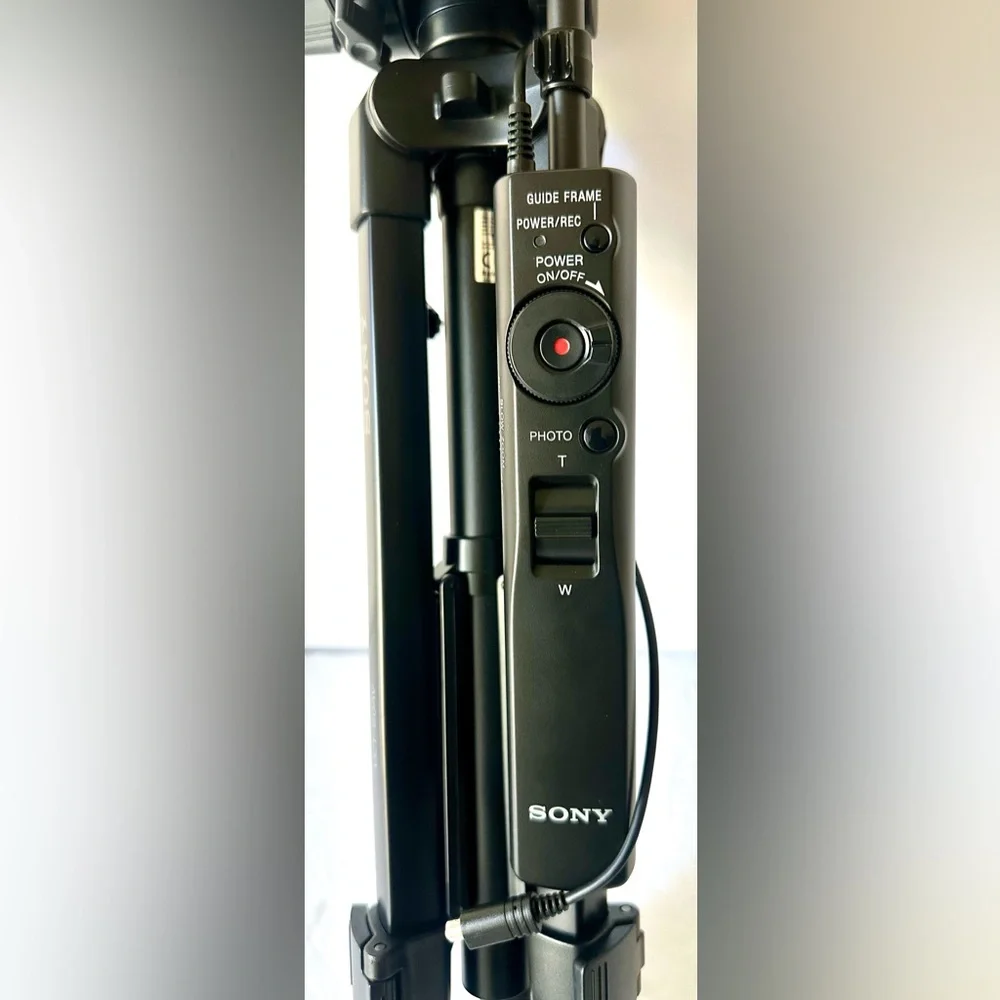 Sony VCT-60AV Video Wired Remote Control Camera Handycam Tripod w/Carrying Case